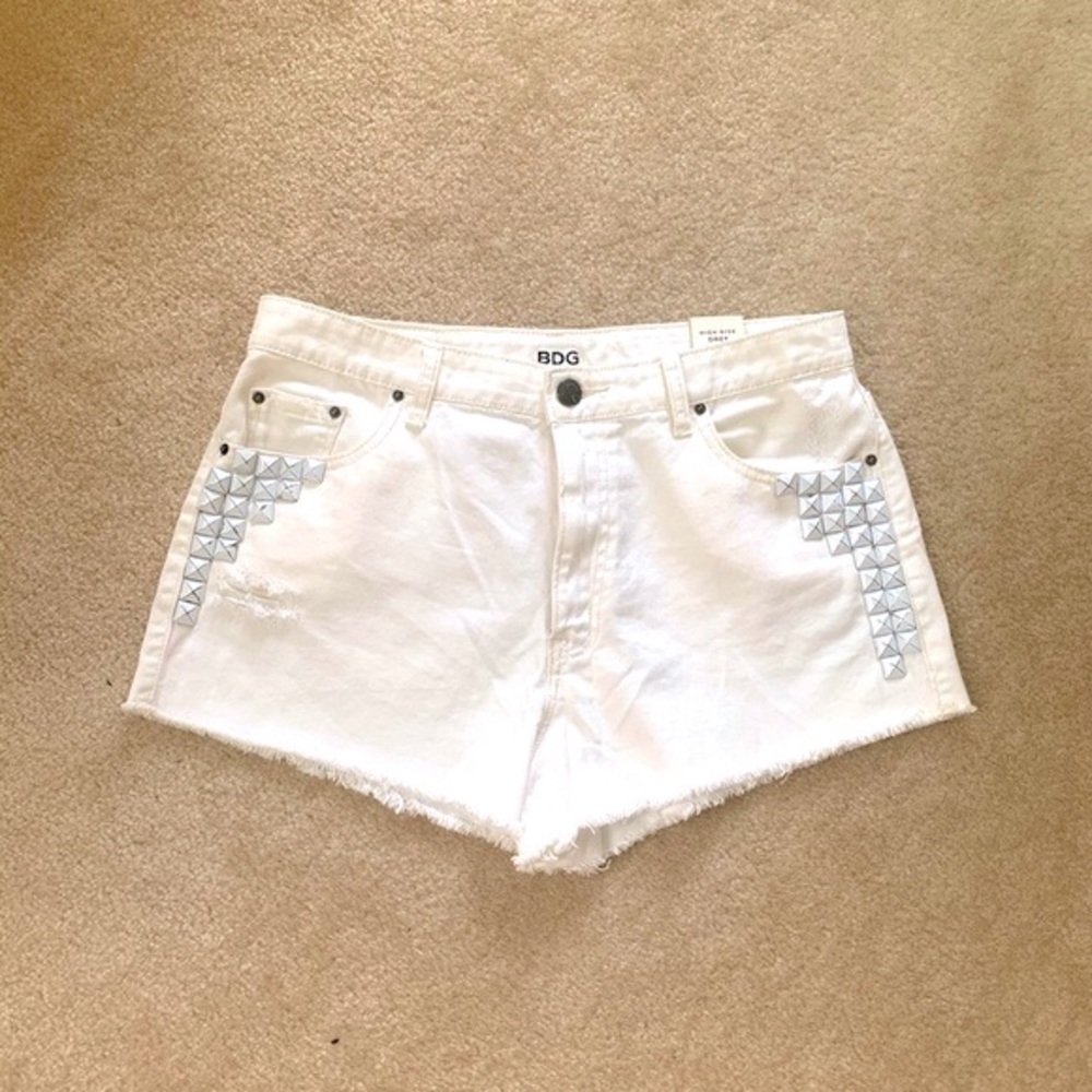 Urban Outfitters BDG White With Metal Studs Shorts NEW Size 32
